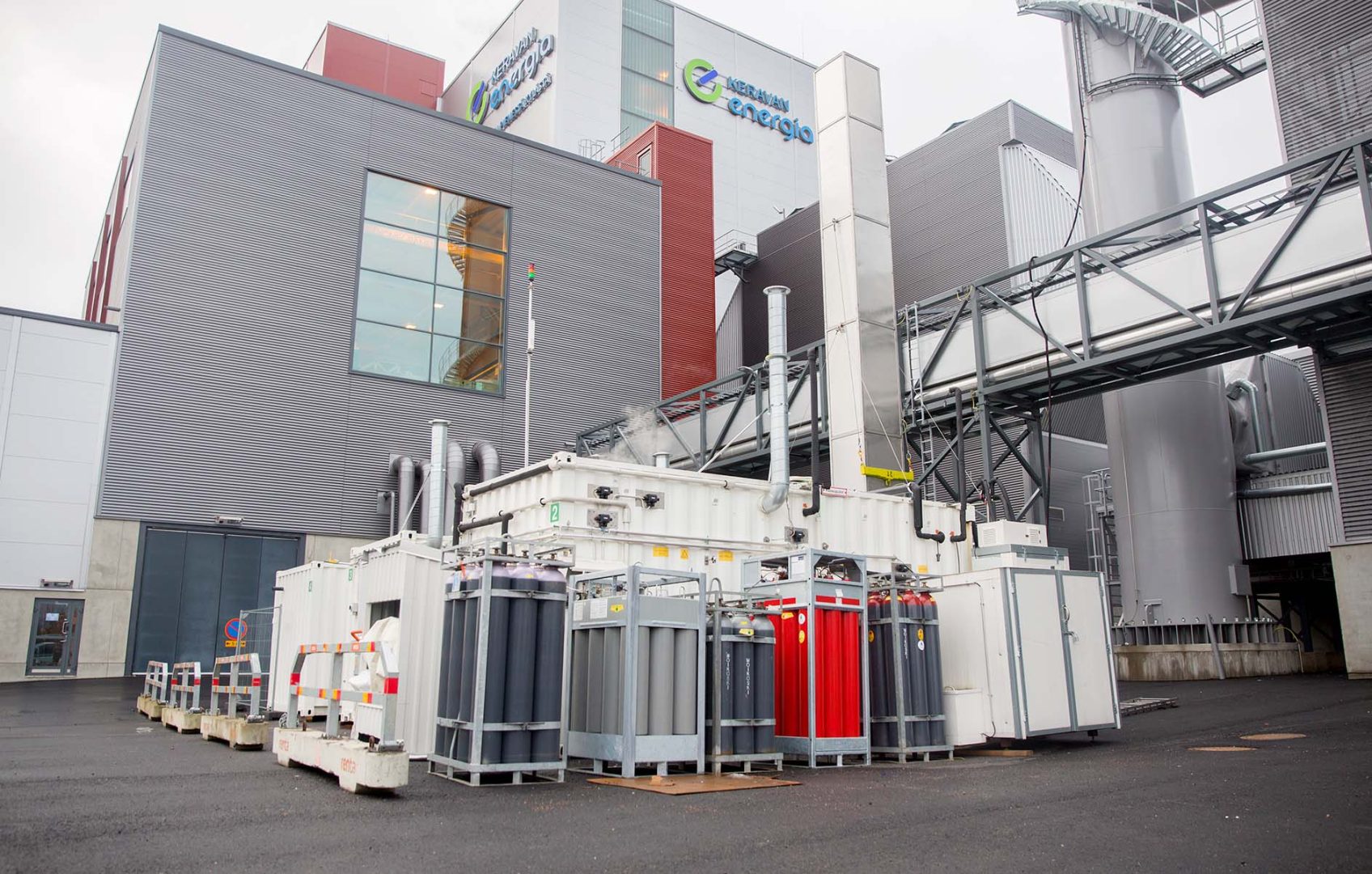 Keravan biovoimalaitoksella testattiin Q Power Oy:n laitteistoilla, miten laitoksen savukaasuista voitaisiin tehdä synteettistä metaania kaukolämmön tuotantoon ja raskaan liikenteen polttoaineeksi