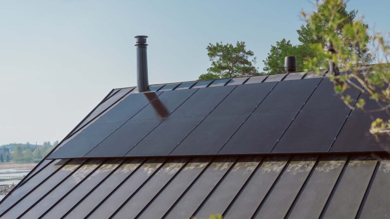 Aurinkopaneelit on kannattavinta asentaa katolle.