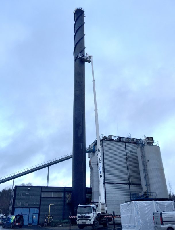 Yli-Keravan Lämpökeskuksen piippuun asennettiin WLAN-yhteys Aurinkovoimalaa varten